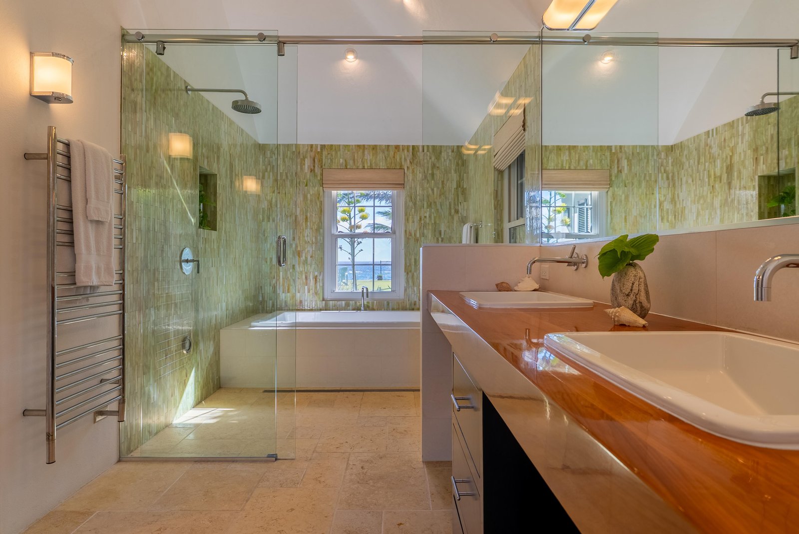 Luxury Beach-Front Executive Home - Main Bathroom