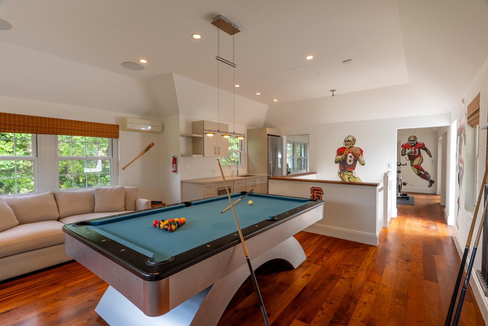 Luxury Beach-Front Executive Home - Cottage Living Room
